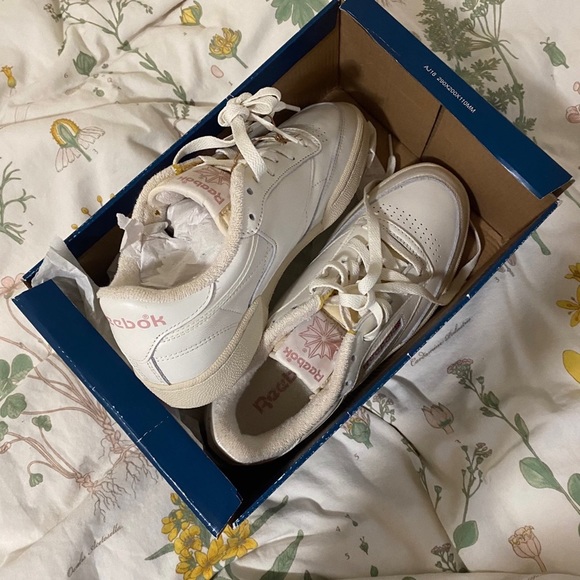 Reebok Shoes - Reebok Club C 85 vintage baby pink